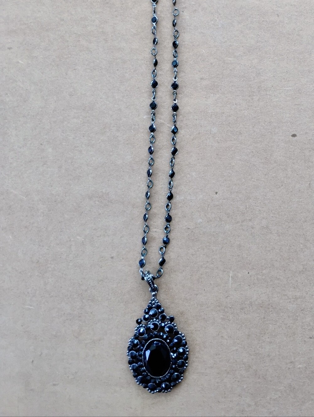 Black Vintage-Style Teardrop Pendant Necklace - Picture 2 of 5